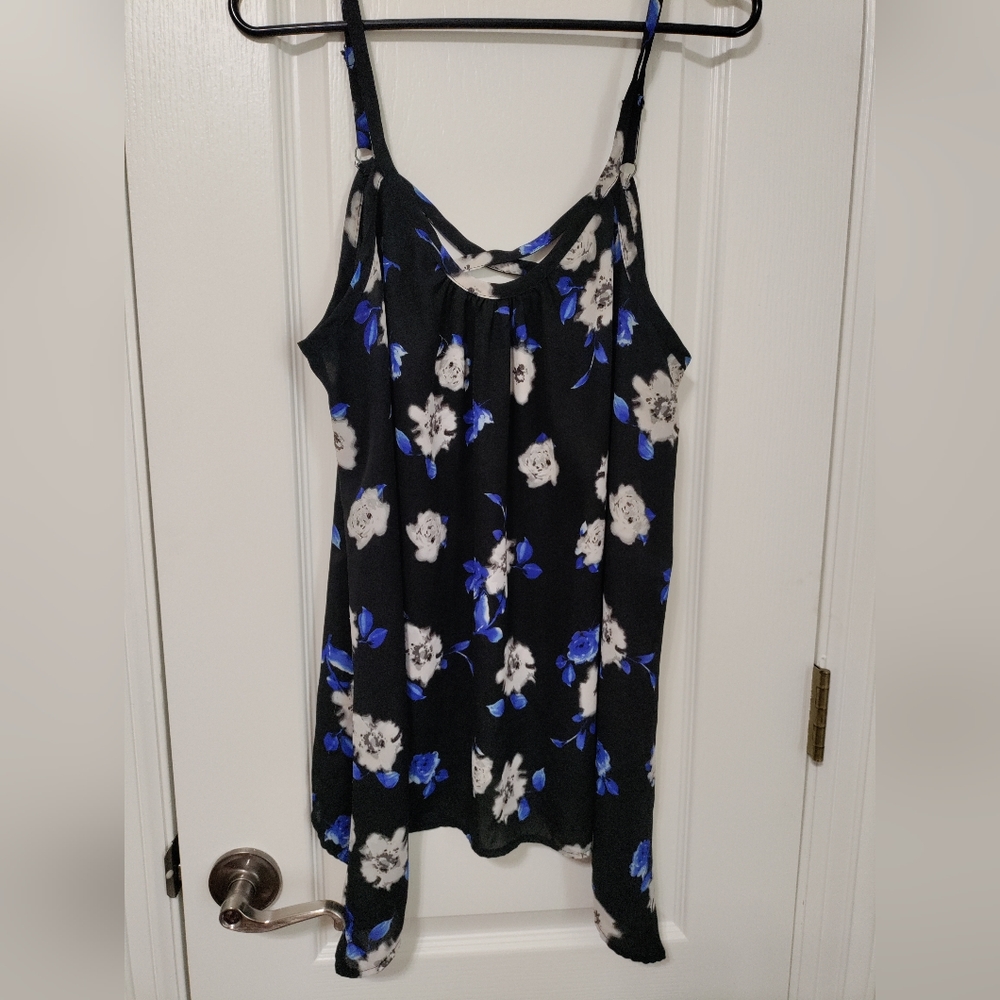 Torrid tank size 0X black with white flowers